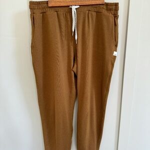 Vuori performance jogger, size small
